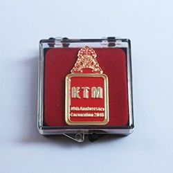 Crown shape lapel pins with gifts box