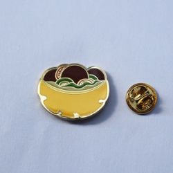 Cute shaped metal badge with clutch